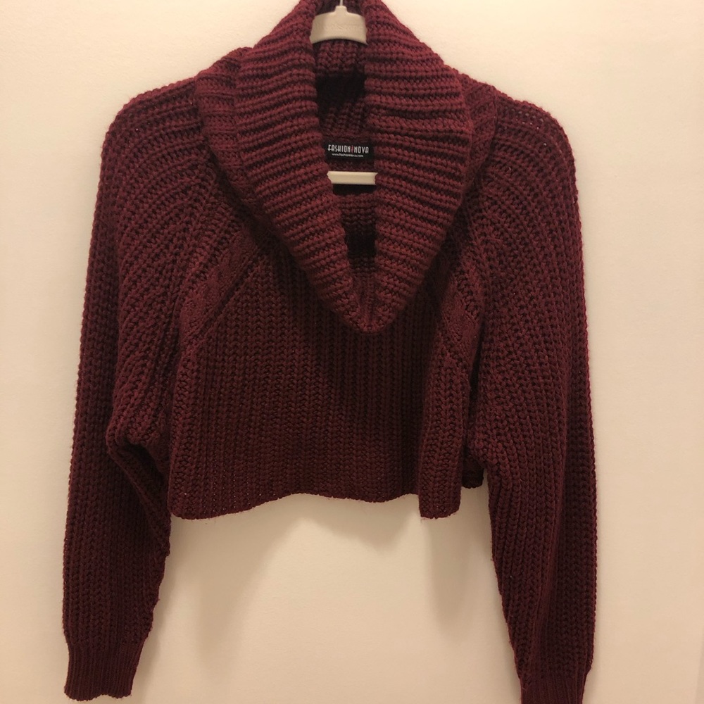 Cropped burgundy sweater